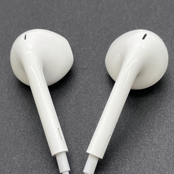 【中古】EarPods with Lightning Connector【秋葉原】