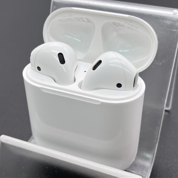 【中古】AirPods with Charging Case MV7N2J/A【日本橋】