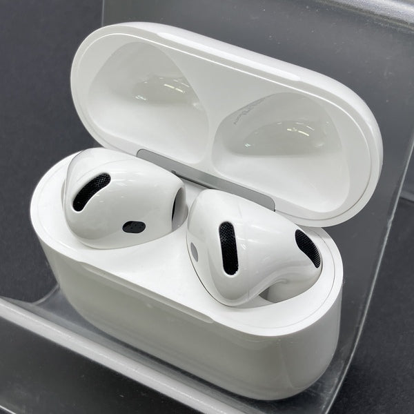 【中古】AirPods 4 MXP93J/A（アクティブノイズキャンセリング搭載）【秋葉原】