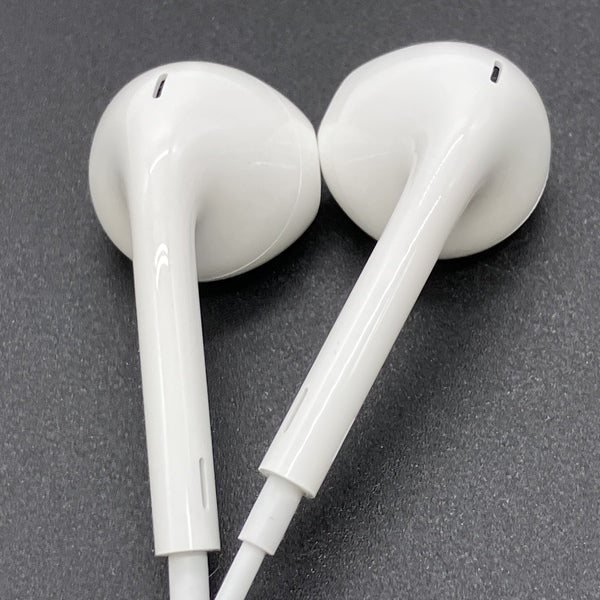 【中古】EarPods with Lightning Connector【秋葉原】