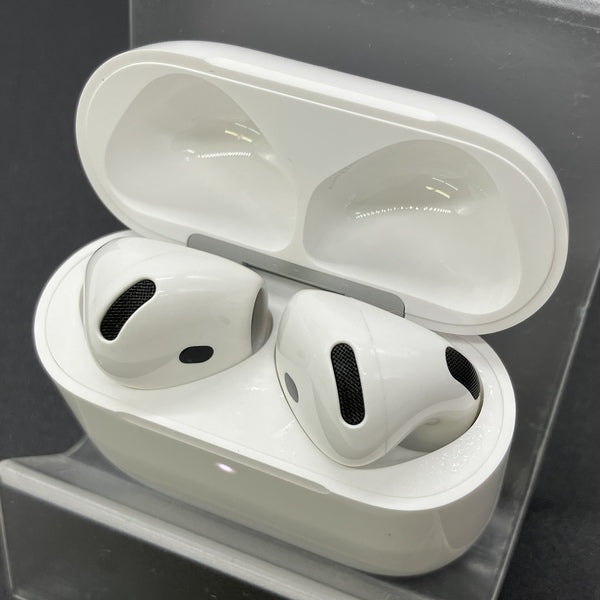【中古】AirPods 5 MKFT4J/A（ワイヤレス充電ケース付き）【秋葉原】
