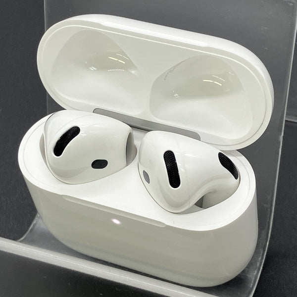 【中古】AirPods 4 MXP93J/A（アクティブノイズキャンセリング搭載）【秋葉原】