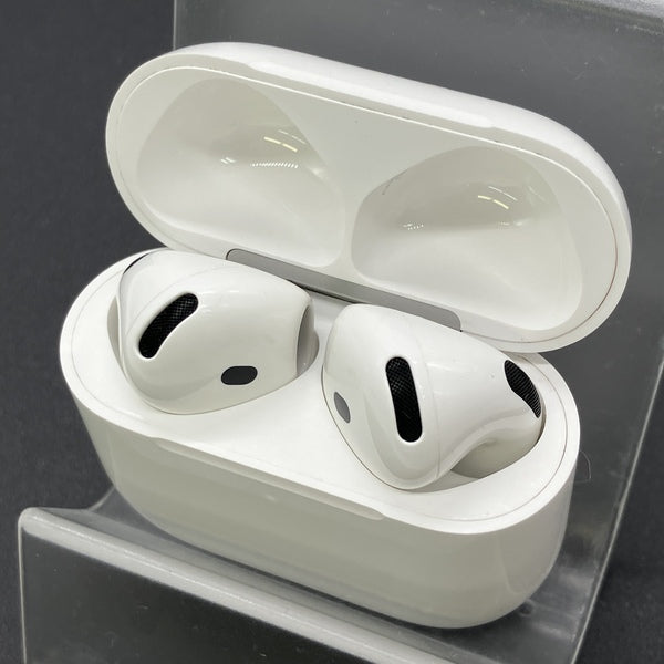 【中古】AirPods 4 MXP93J/A（アクティブノイズキャンセリング搭載）【秋葉原】