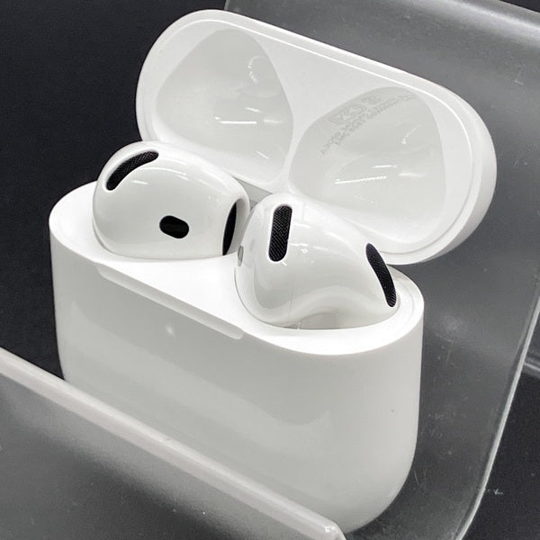 【中古】AirPods 4 MXP93J/A（アクティブノイズキャンセリング搭載）【秋葉原】
