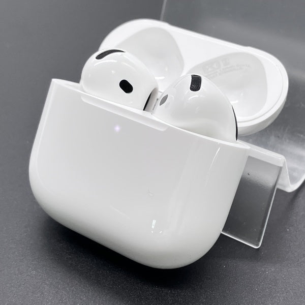 【中古】AirPods 4 MXP93J/A（アクティブノイズキャンセリング搭載）【秋葉原】