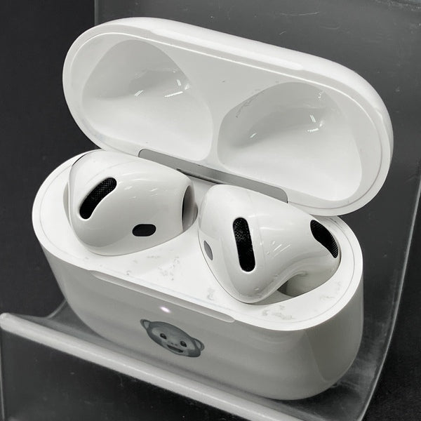 【中古】AirPods 4 MXP93J/A（アクティブノイズキャンセリング搭載）【秋葉原】
