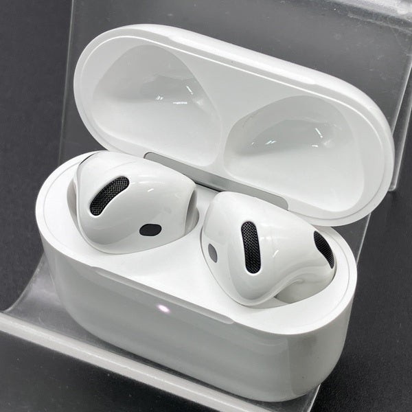【中古】AirPods 5 MKFT4J/A（ワイヤレス充電ケース付き）【秋葉原】