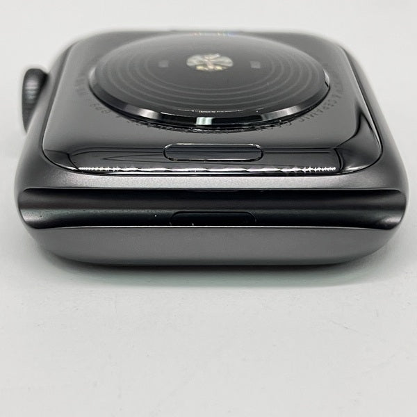 【中古】Apple Watch Nike SE （40mm GPS）アルミニウム ブラック【秋葉原】