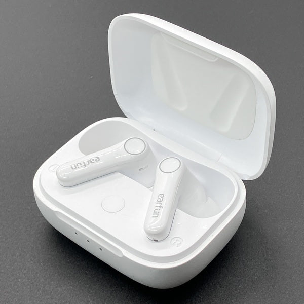【中古】Air Pro 4 - Glossy White【秋葉原】