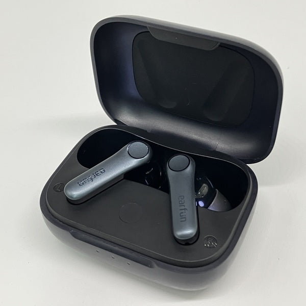 【中古】Air Pro 4 - Black【秋葉原】