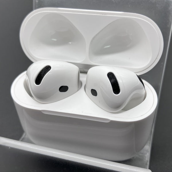 【中古】AirPods 4 MXP63J/A【秋葉原】