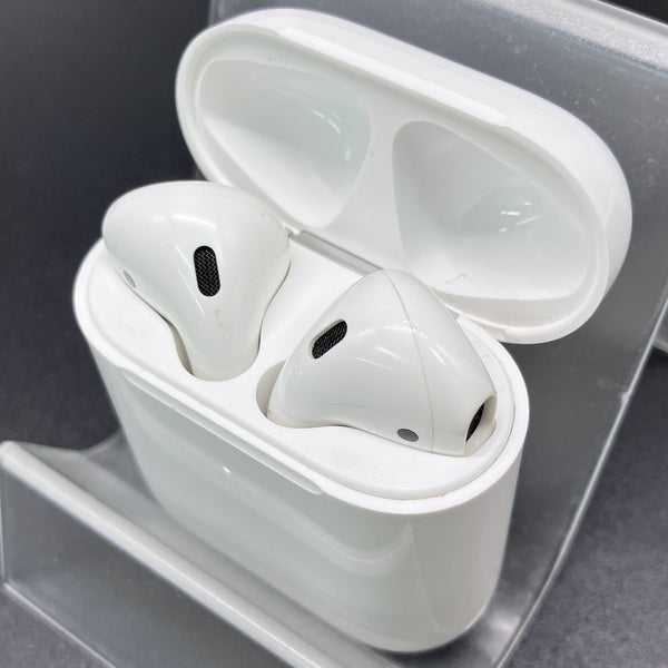【中古】AirPods with Wireless Charging Case  MRXJ2J-A【秋葉原】