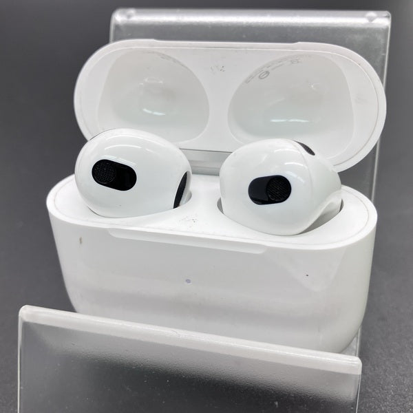 【中古】Airpods MPNY3J/A 3rd Generation  Lightning充電ケース付（海外モデル）【秋葉原】