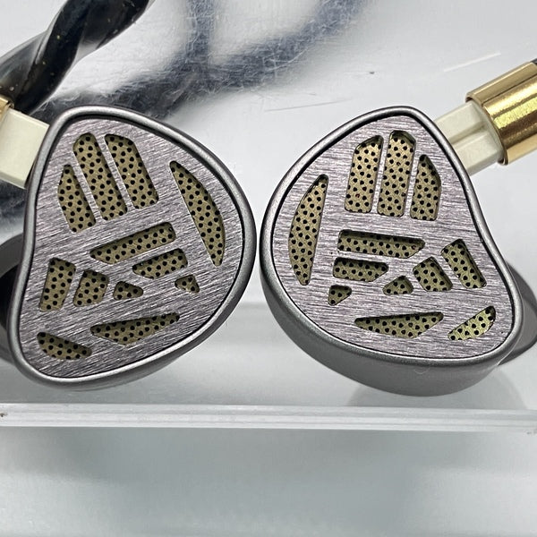 【中古】UNIQ【秋葉原】