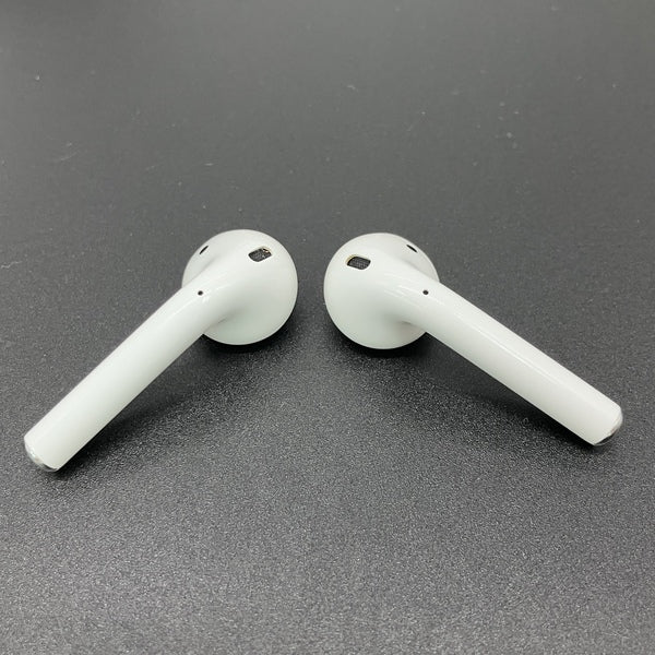 【中古】AirPods with Charging Case MV7N2J/A【日本橋】