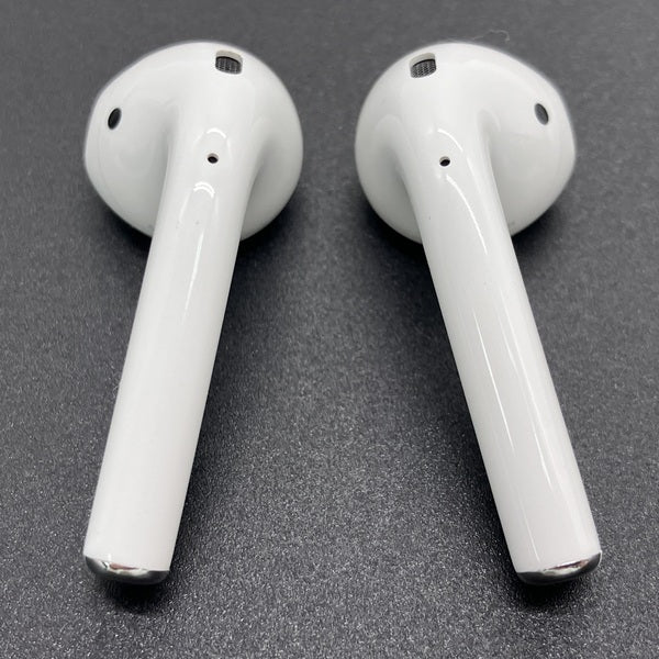 【中古】AirPods with Charging Case MV7N2J/A【秋葉原】