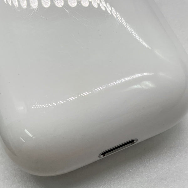 【中古】AirPods with Charging Case MV7N2J/A【秋葉原】