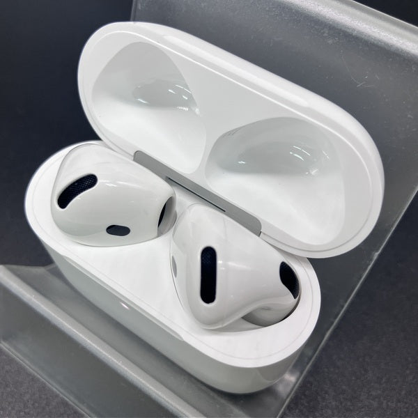 【中古】AirPods 4 MXP93J/A（アクティブノイズキャンセリング搭載）【日本橋】