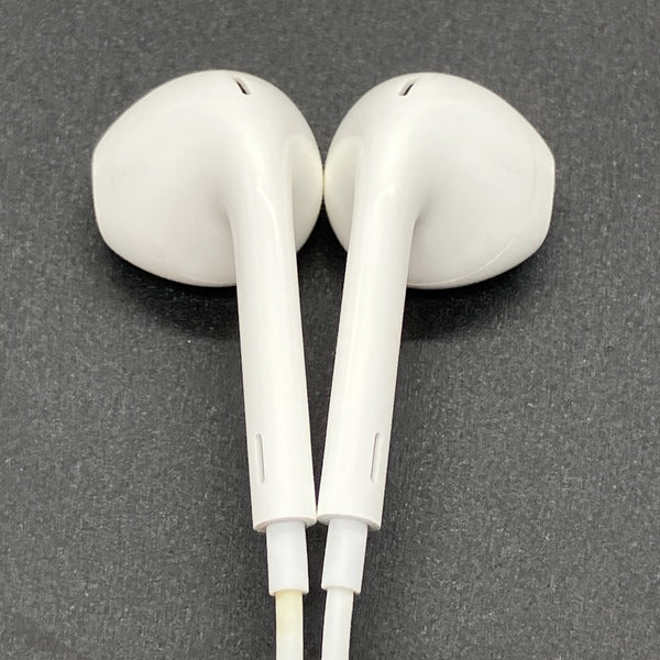 【中古】EarPods with Lightning Connector【秋葉原】