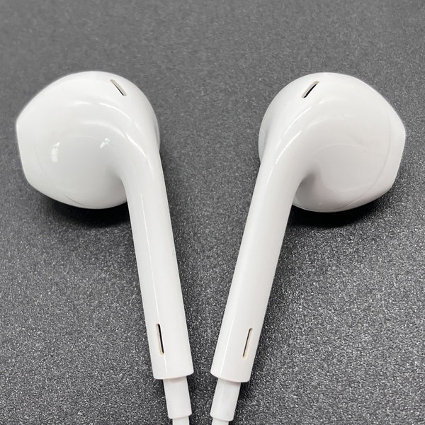 【中古】EarPods with Lightning Connector【秋葉原】