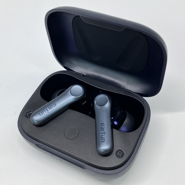 【中古】Air Pro 4 - Black【秋葉原】