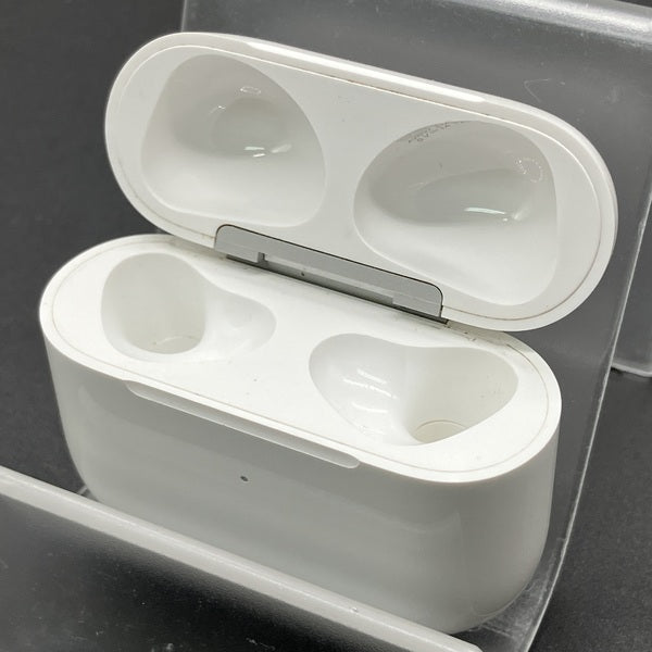 【中古】AirPods Lightning 充電ケース (第3世代)【秋葉原】