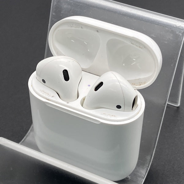 【中古】AirPods with Charging Case MV7N2J/A【秋葉原】