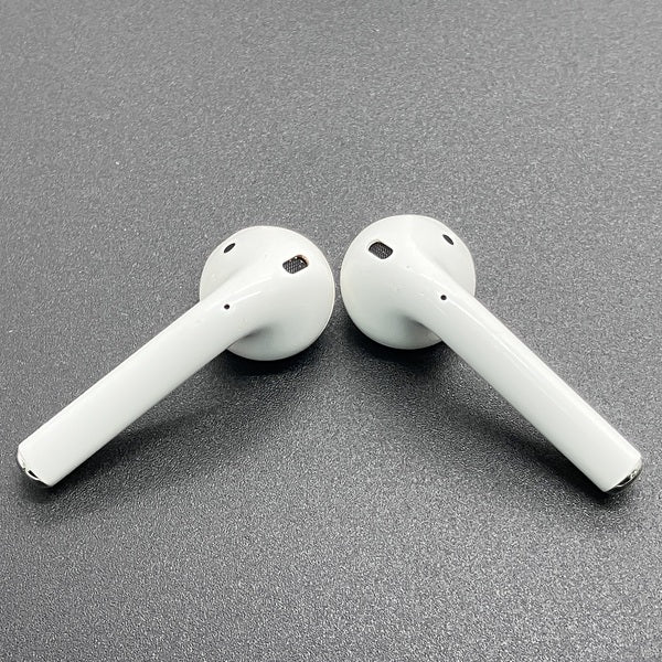 【中古】AirPods with Charging Case MV7N2J/A【秋葉原】