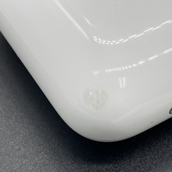 【中古】AirPods with Charging Case MV7N2J/A【秋葉原】