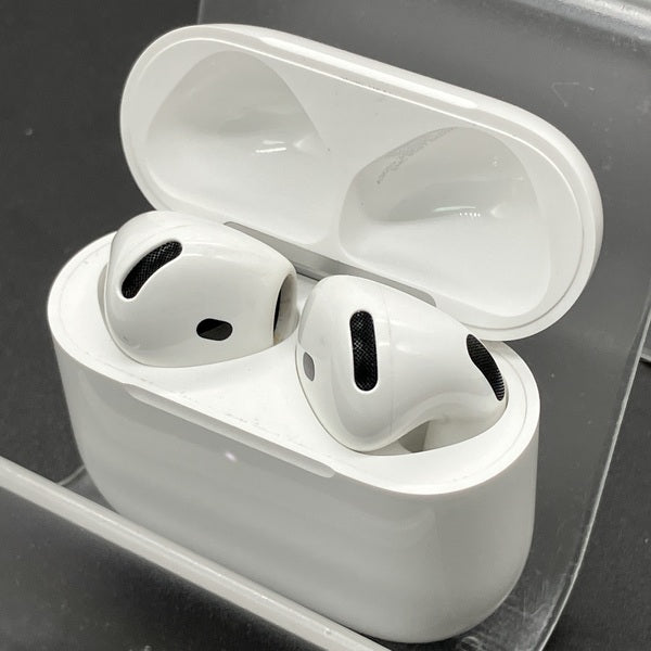 【中古】AirPods 4 MXP93J/A（アクティブノイズキャンセリング搭載）【秋葉原】