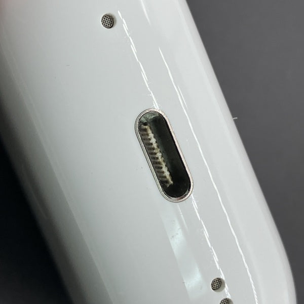 【中古】MagSafe充電ケース(USB-C)付きAirPods Pro(第2世代) MTJV3JA【秋葉原】
