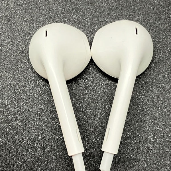 【中古】EarPods with Lightning Connector【秋葉原】