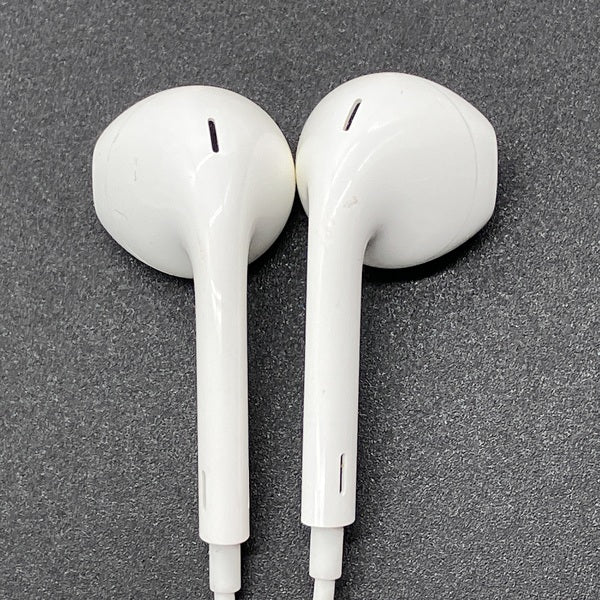 【中古】EarPods with Lightning Connector【秋葉原】