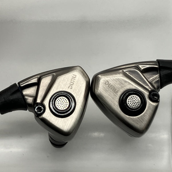 【中古】TITAN S グレー【秋葉原】