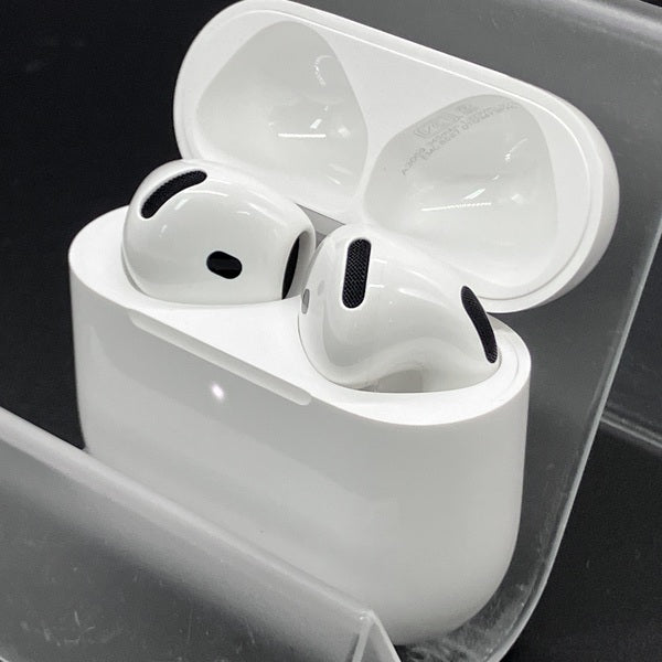 【中古】AirPods 4 MXP93J/A（アクティブノイズキャンセリング搭載）【秋葉原】