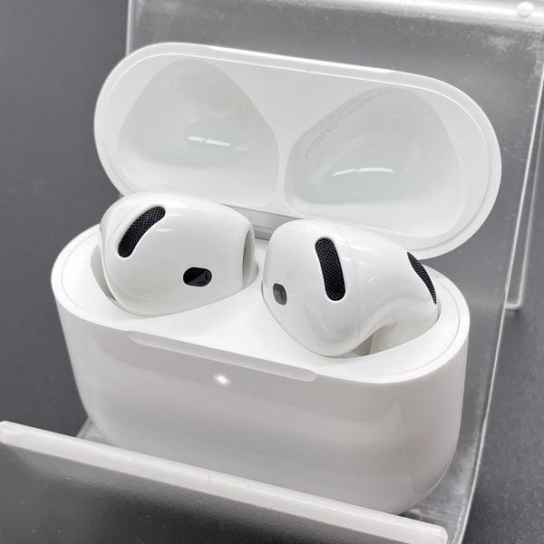 【中古】AirPods 4 MXP93J/A（アクティブノイズキャンセリング搭載）【秋葉原】