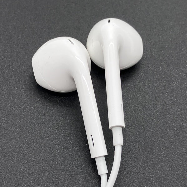 【中古】EarPods with Lightning Connector【秋葉原】