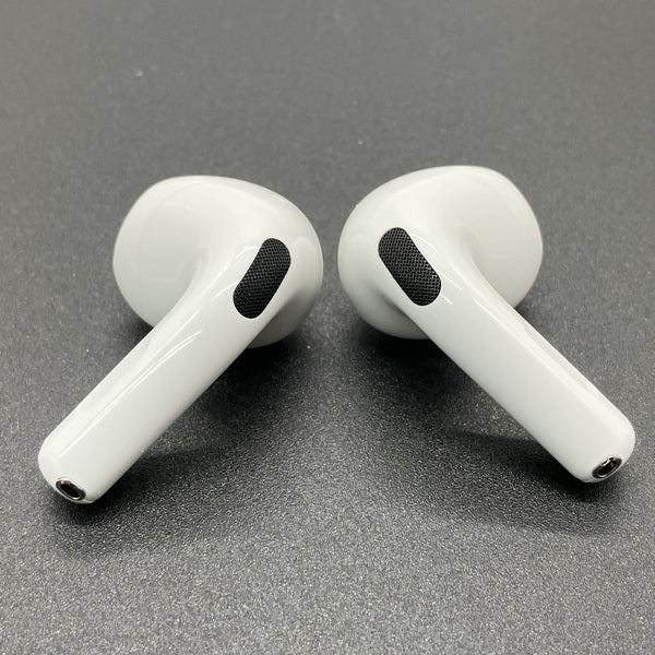 【中古】AirPods 4 MXP93J/A（アクティブノイズキャンセリング搭載）【秋葉原】