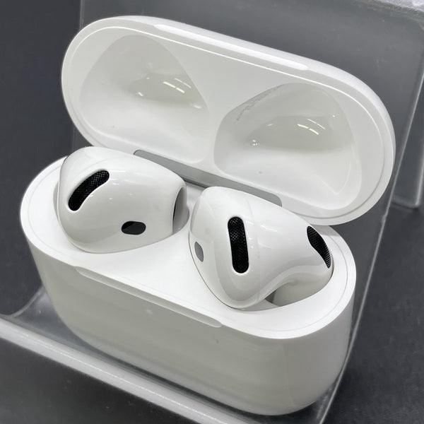 【中古】AirPods 4 MXP93J/A（アクティブノイズキャンセリング搭載）【秋葉原】