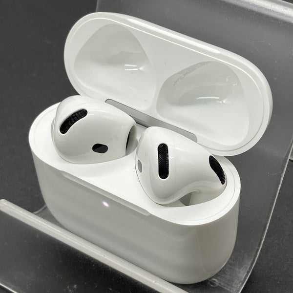 【中古】AirPods 4 MXP93J/A（アクティブノイズキャンセリング搭載）【秋葉原】
