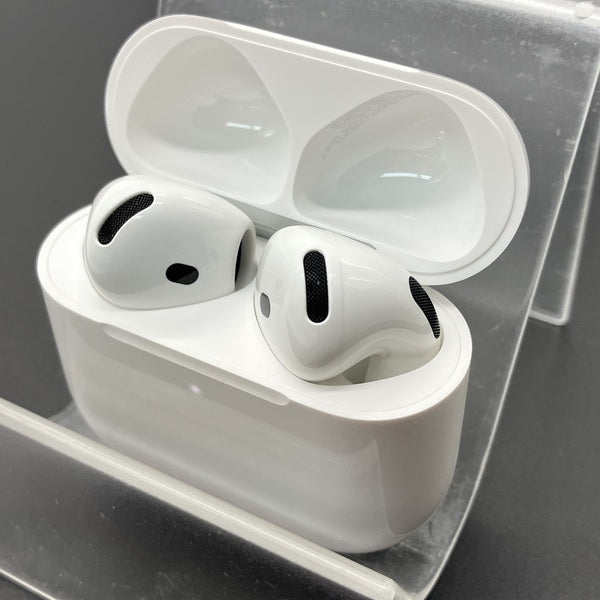 【中古】AirPods 4 MXP93J/A（アクティブノイズキャンセリング搭載）【秋葉原】