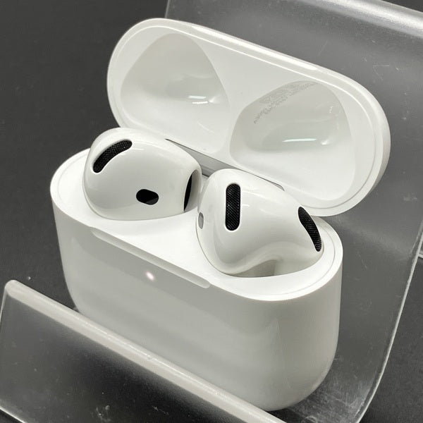 【中古】AirPods 4 MXP93J/A（アクティブノイズキャンセリング搭載）【秋葉原】