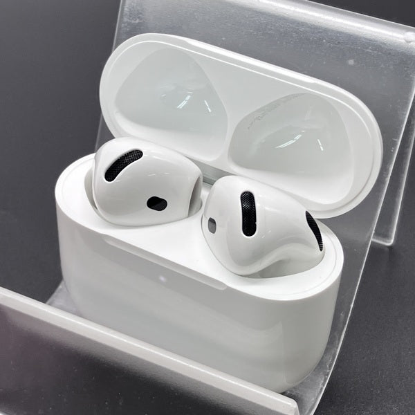 【中古】AirPods 4 MXP93J/A（アクティブノイズキャンセリング搭載）【秋葉原】