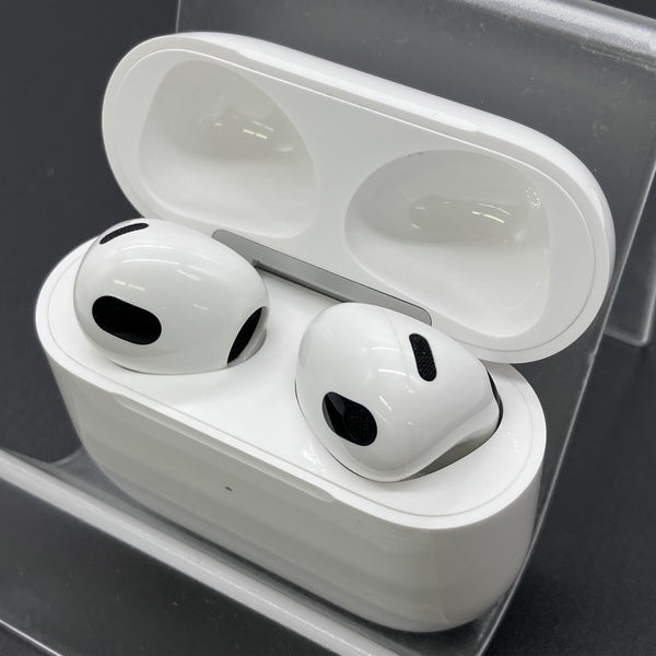 【中古】Airpods MPNY3J/A 3rd Generation  Lightning充電ケース付【秋葉原】