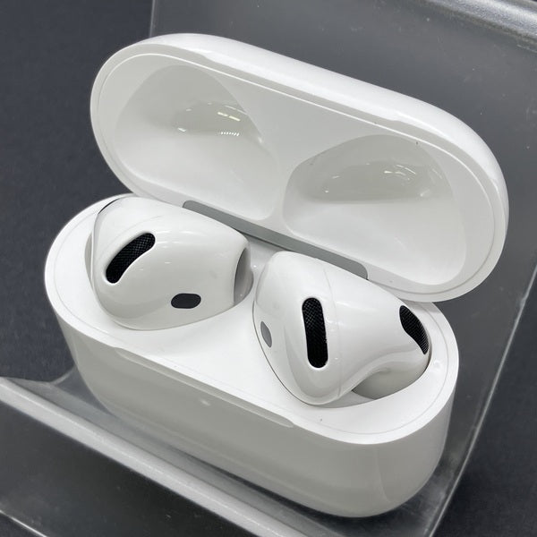 【中古】AirPods 4 MXP93J/A（アクティブノイズキャンセリング搭載）【秋葉原】
