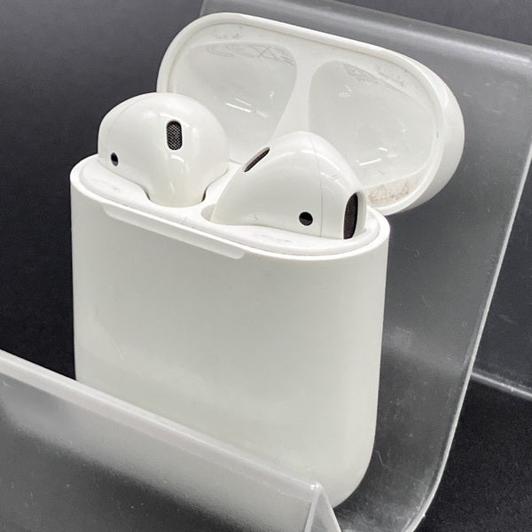 【中古】AirPods with Charging Case MV7N2J/A【秋葉原】