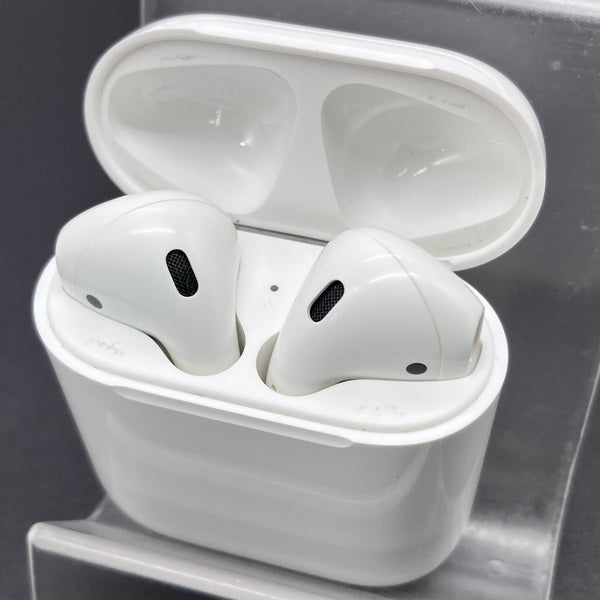 【中古】AirPods with Charging Case MV7N2J/A【秋葉原】