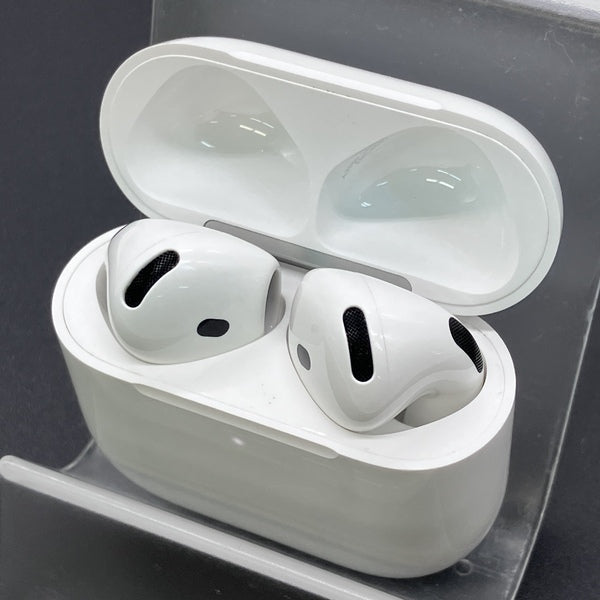 【中古】AirPods 4 MXP93J/A（アクティブノイズキャンセリング搭載）【秋葉原】